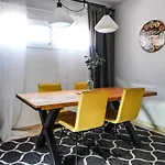 Comfortable Duplex With Garage And Working Space