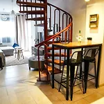 Lägenhet Comfortable Duplex With Garage And Working Space
